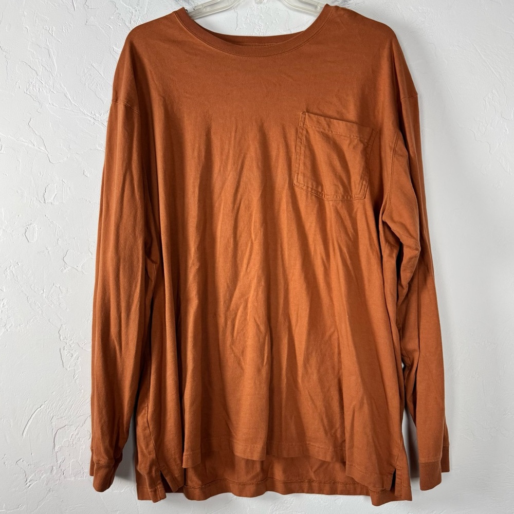 Duluth Trading Shirt Knit Top Tee Longtail T Long Sleeve Pocket Front Crew Neck‎
